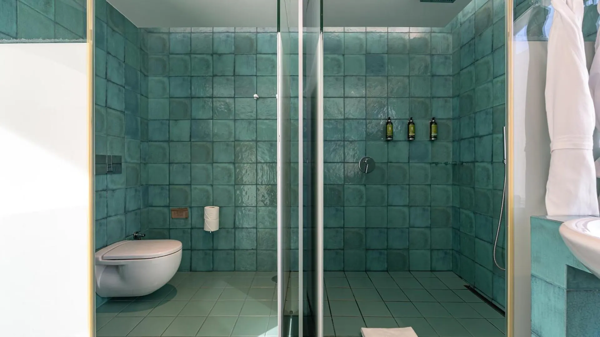 Wc By The Beautique Hotels Лиссабон Португалия